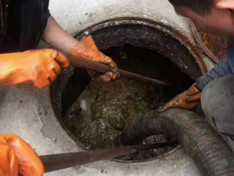 古交清理化粪池时如何避免沼气的危害？